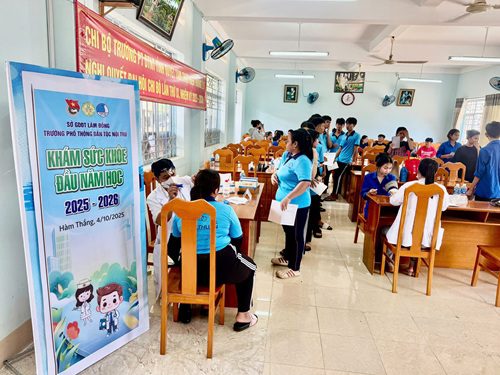 Khám sức khỏe cho học sinh Trường Phổ thông Dân tộc nội trú – 04/10/2025