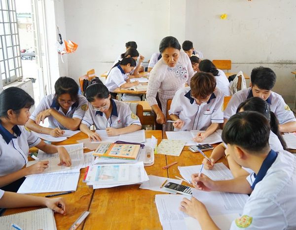Học sinh dân tộc nội trú Lâm Đồng dồn sức cho kỳ thi tốt nghiệp